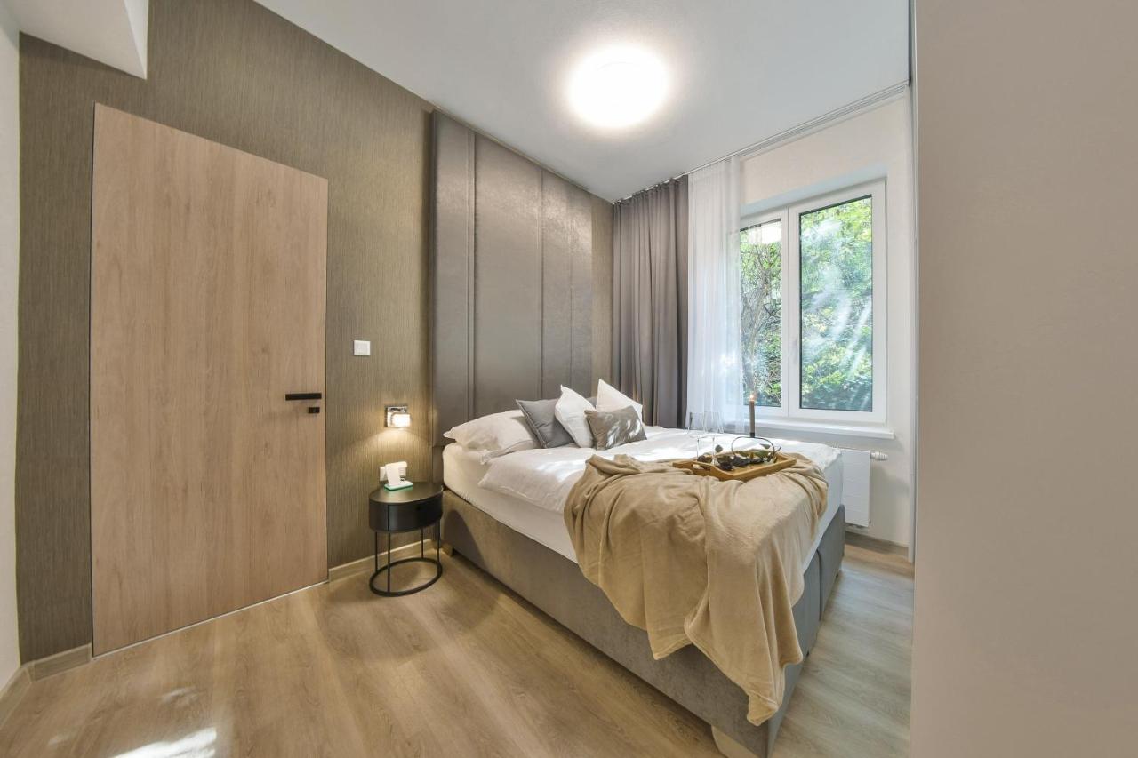 Chalupku - Luxurious Apartment 70M2 In Direct Centrum With Parking Included, Air-Conditioned, Balcony, Quiet Sleep, Best In Town Banská Bystrica Exterior photo