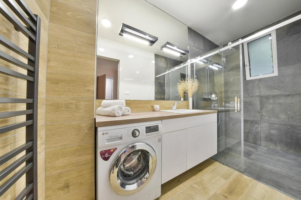 Chalupku - Luxurious Apartment 70M2 In Direct Centrum With Parking Included, Air-Conditioned, Balcony, Quiet Sleep, Best In Town Banská Bystrica Exterior photo
