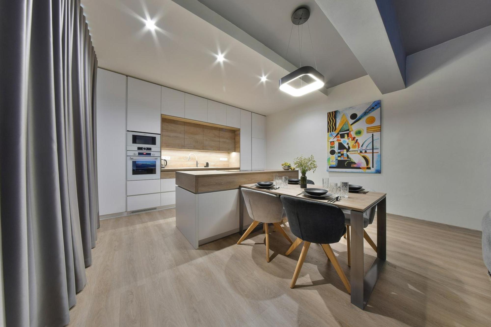 Chalupku - Luxurious Apartment 70M2 In Direct Centrum With Parking Included, Air-Conditioned, Balcony, Quiet Sleep, Best In Town Banská Bystrica Exterior photo